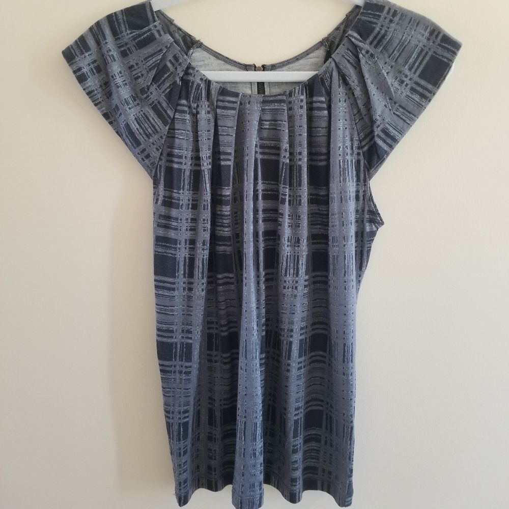 Banana Republic flutter sleeved top